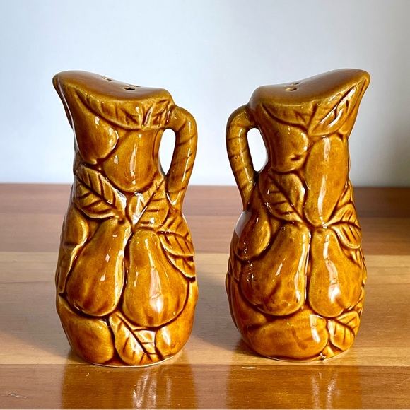 Pear Cluster Salt and Pepper Set - Picture 2 of 9